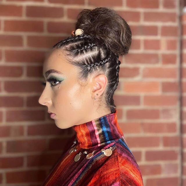!! Top to bottom Braids!! We had so much fun with this glamor girl 📸

@rawaustralia
@rawartists 
@emmacsami
@officialemeraldesign
@sophiemarieprice
@jessiemarie1995x
.
.
.
.
.
#hairgoals🔥 #hairtransformation #hairbutter #updo #colourinspo #colourco