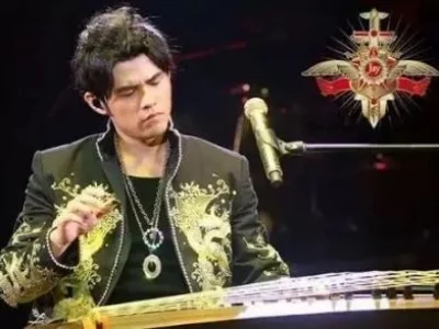 周杰伦在他的作品中，较多地运用了古筝的元素。例如《菊花台》、《青花瓷》、《烟花易冷》等 脍炙人口的歌曲。