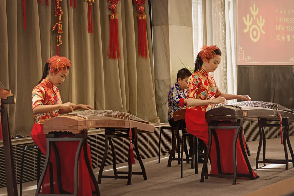 Performers: Jasmine Wei, Lin Zheng &amp;&nbsp;Zachary Yu (Left to right) 演奏者：卫来，郑琳，于轩烨