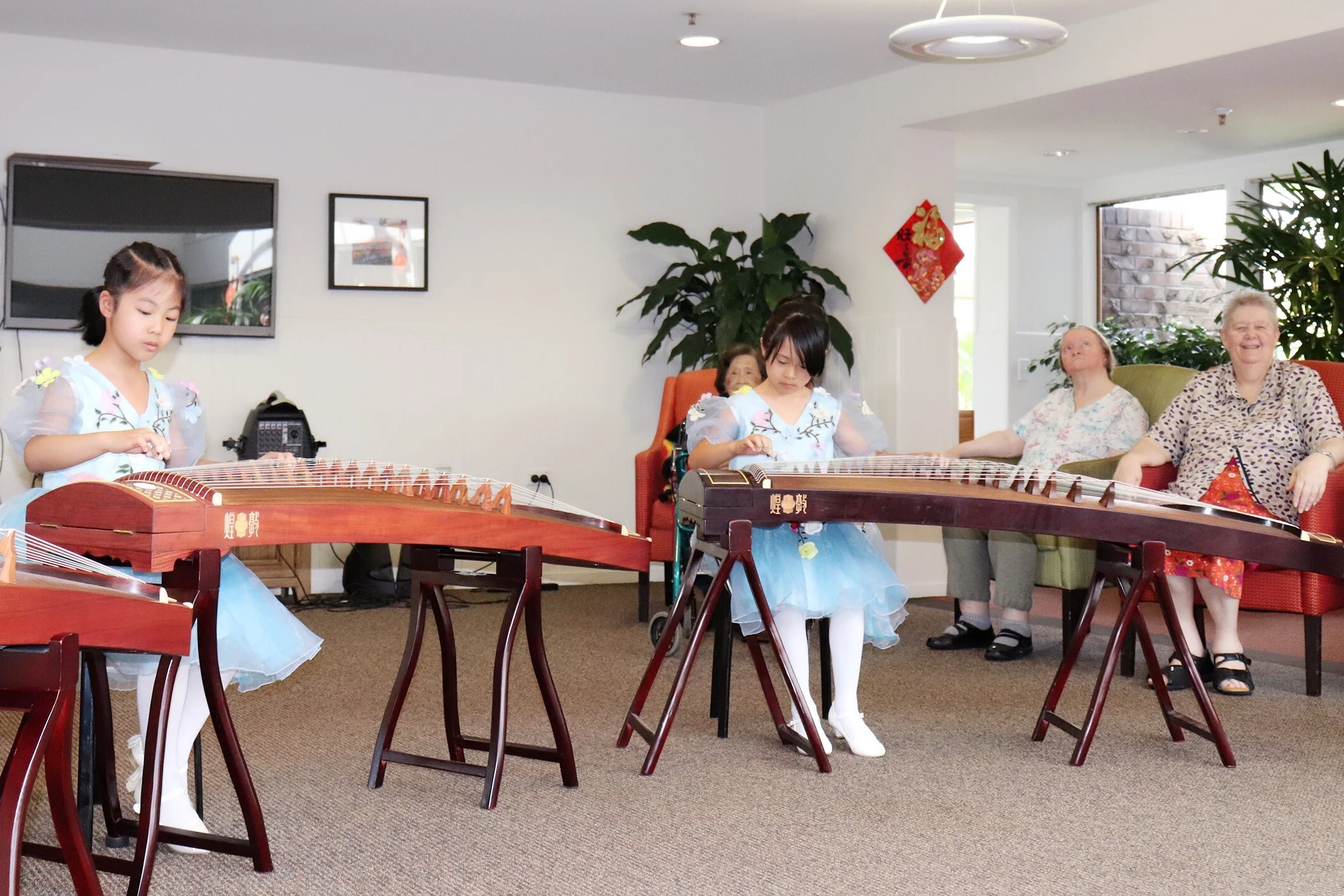  Performer: Tiffany Wang, Elisha Wu 演奏者：王廷玥、 伊丽莎吴 