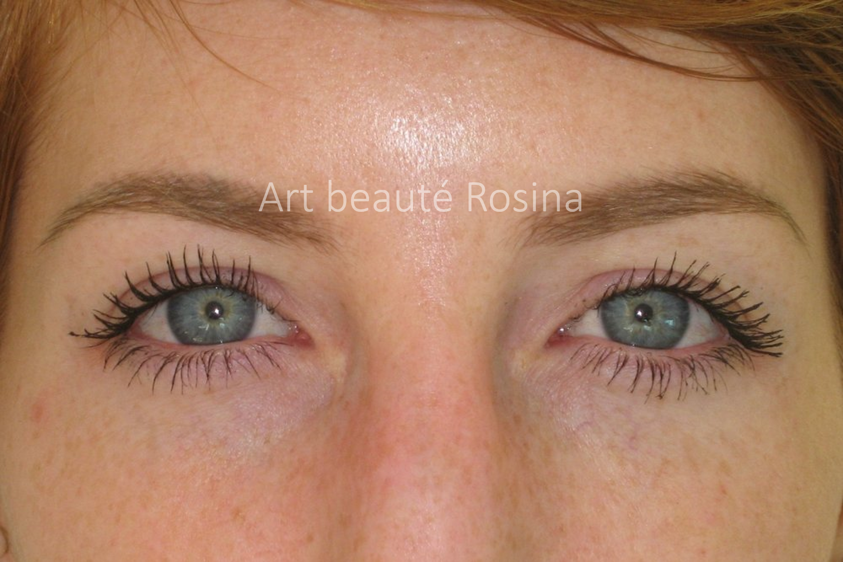 Résultat 1 mois après la pigmentation des sourcils