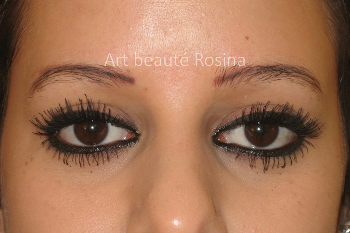 Sourcils trop fins et asymétriques - les sourcils étaient rasés et il y avait juste un trait fin