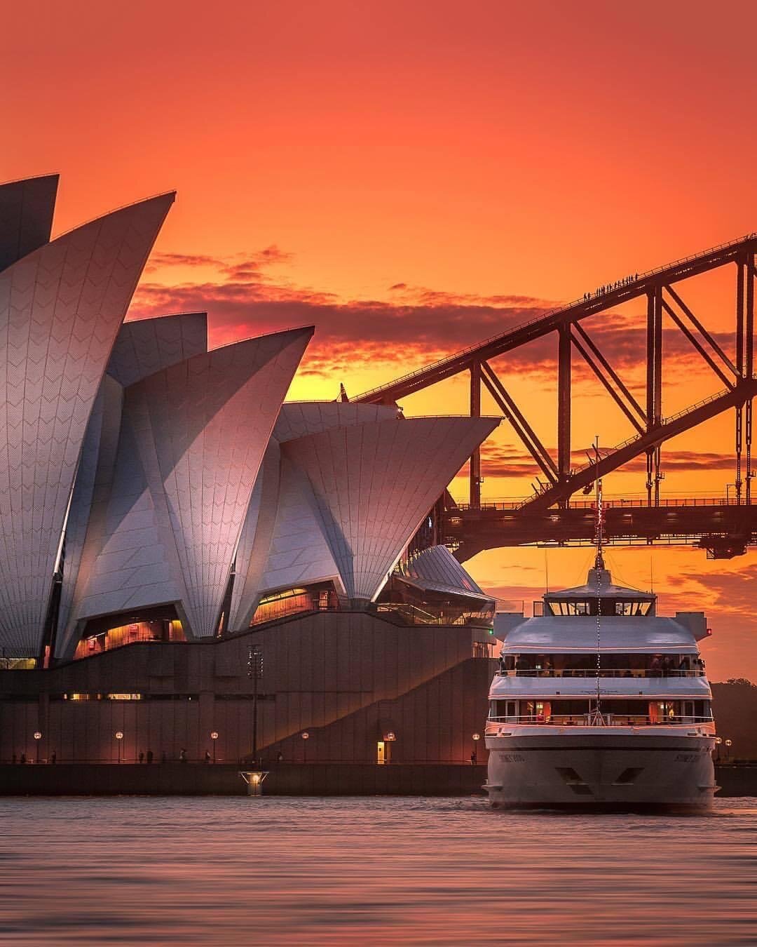 362 Captain Cook Cruises Sydney 1.JPG