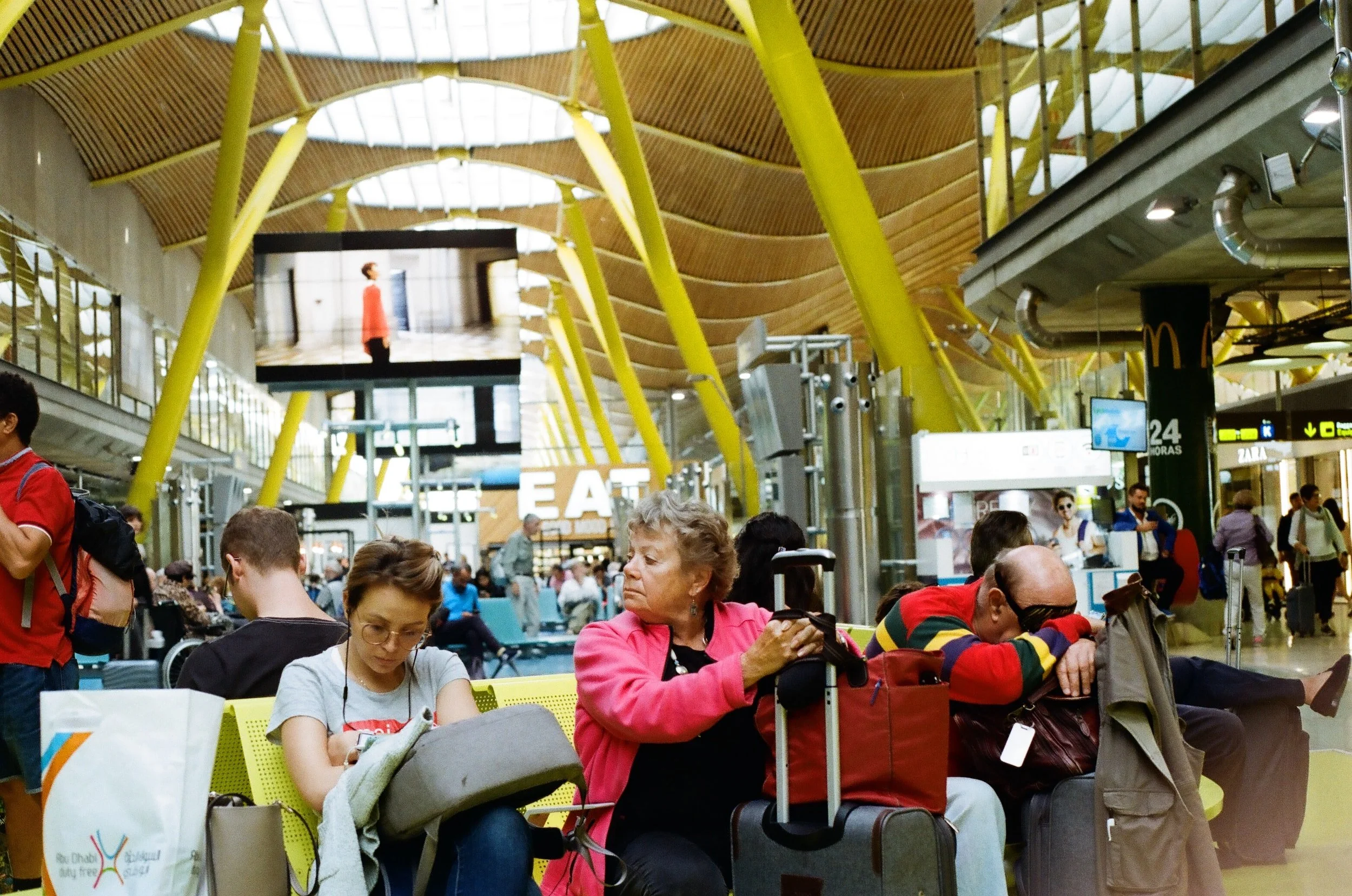 How To Get Airport Lounge Access For The Whole Family — Simply Awesome