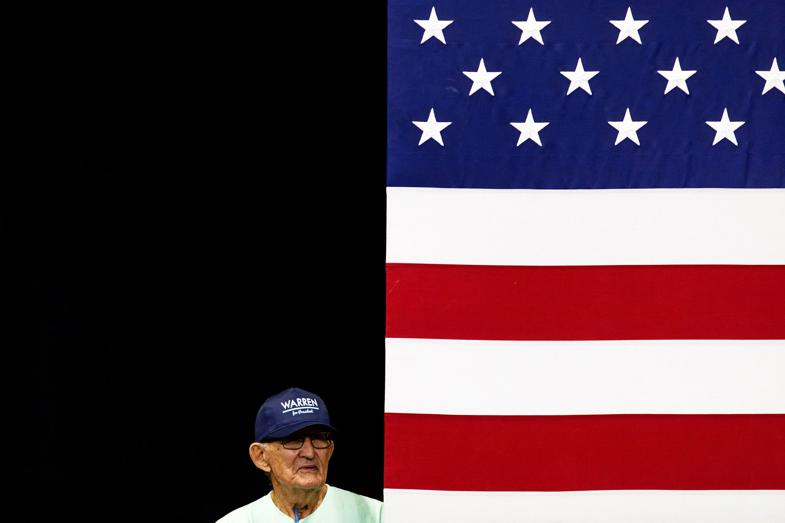  A supporter of presidential candidate Elizabeth Warren listen during Warren's town hall at Drake University Fieldhouse Des Moines, Iowa. 