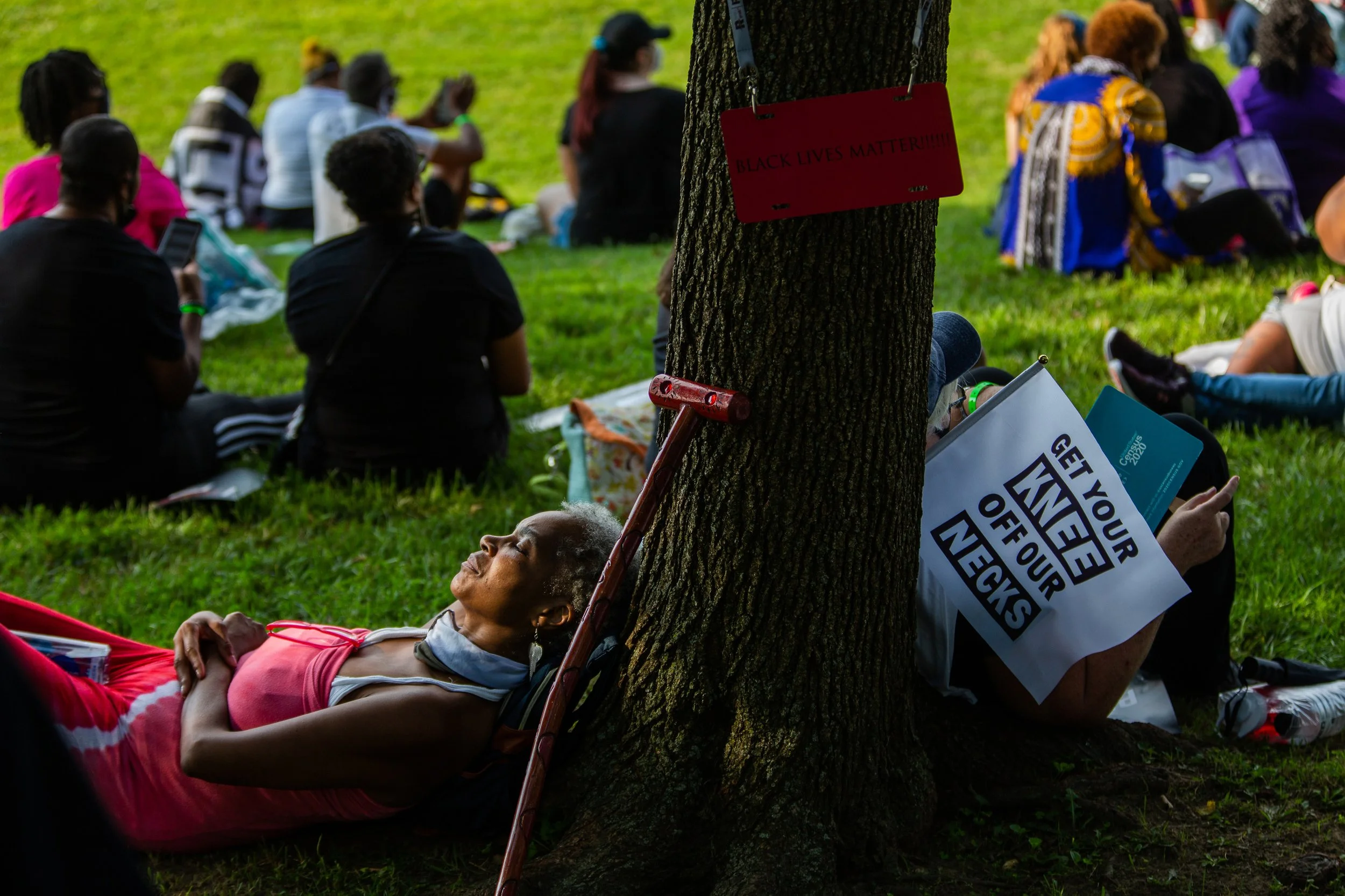  A woman rest in the shade at the Lincoln Memorial on the 57th anniversary of the Rev. Dr. Martin Luther King Jr.’s “I Have a Dream” speech in Washington, D.C. 