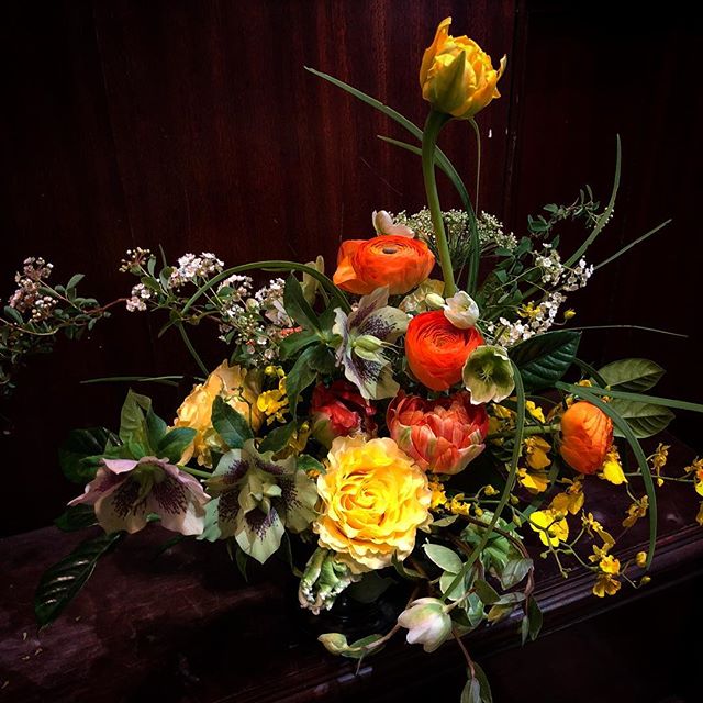 💛🧡💛🧡💛🧡
.
.
.
.
#flowershop #nyc #aranjira #spirea #tulip #orchid #rose #helleborus #flowerarrangement #delivery