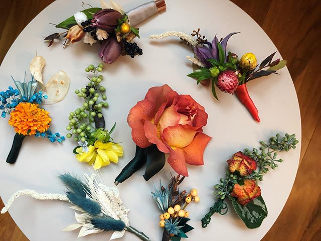 Boutonni&egrave;res for your nice suit&rsquo;s🌹
.
.
.
.
#flowers #flowershop #boutonniere #wedding #party #delivery #nyc #aranjira