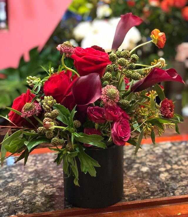 Valentine&rsquo;s Day is just around the corner! Order ahead and get 15% off, use promo code VDAY at checkout @ www.aranjira.com
.
.
.
.
.
#flowers #roses #love #flowerarrangement  #nycflowers #valentines #bouquet #nyc #flowershop #valentinesday #ord
