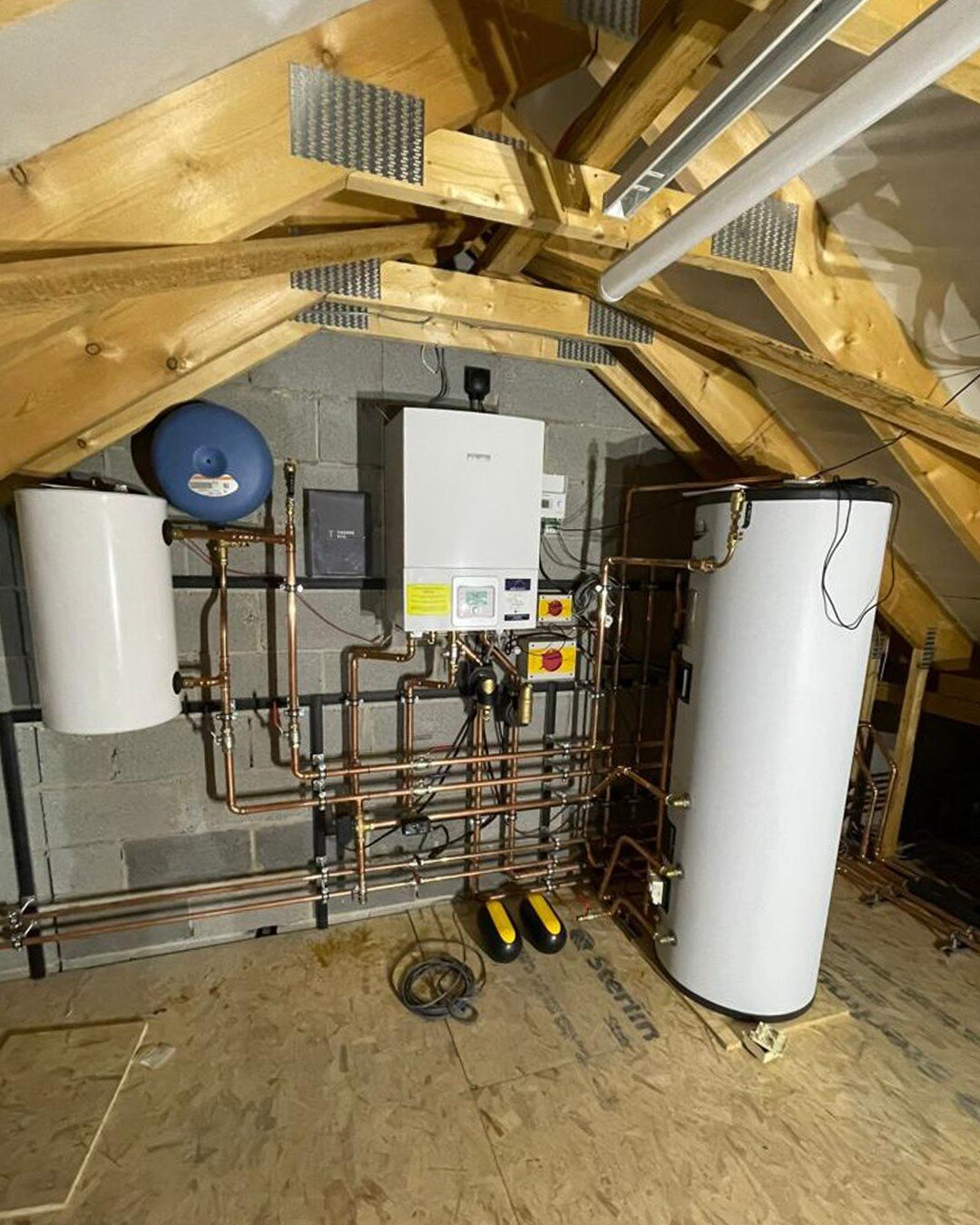 Our first heat pump install with the team at @thorpeecoltd 👏 Nice job on the pipework 🤝 Looking forward to more jobs together! 

Whatever heat pump job you've got in the pipeline, we're happy to help. In a nutshell, we take care of the design, supp