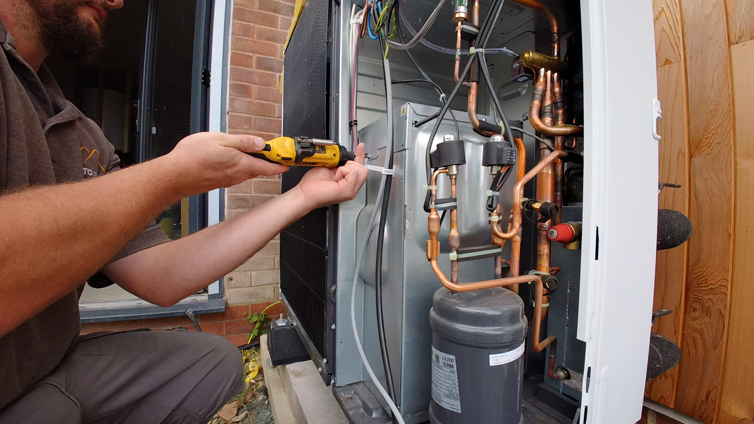 Alto Energy engineer undertaking a Mitsubishi heat pump service