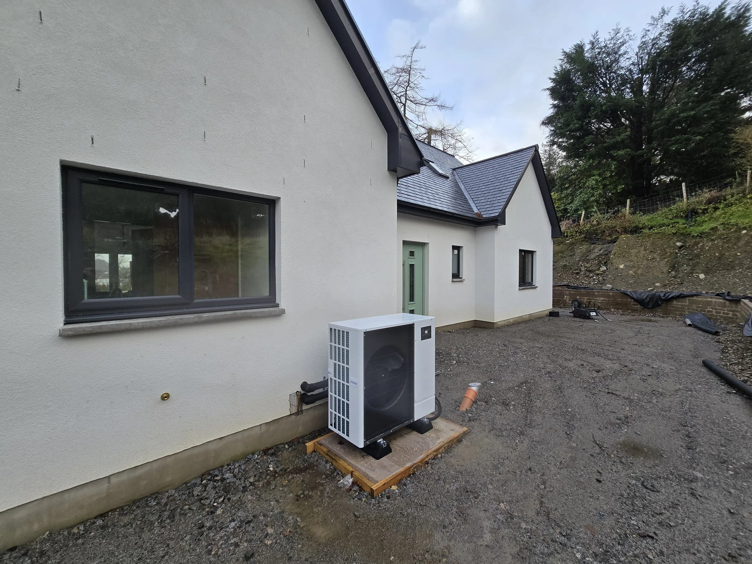 Installation of a Mitsubishi air source heat pump on a new home, meeting the Future Homes Standard 2026.