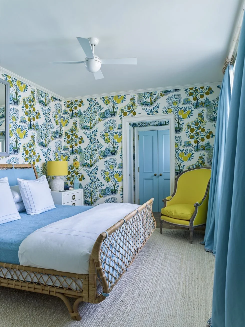 miles-redd-gil-schafer-block-island-guest-bedroom-1654111646.jpg