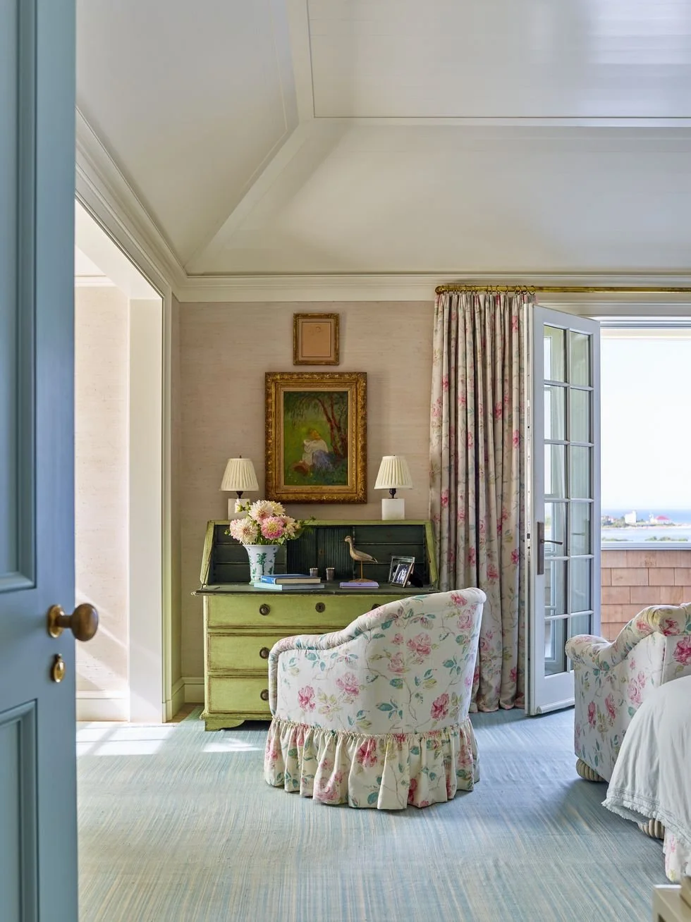 miles-redd-gil-schafer-block-island-primary-bedroom-1654111728.jpg