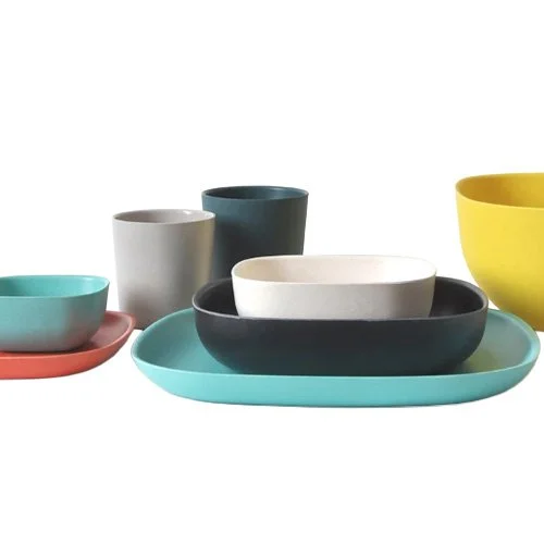 Durable, dishwasher-safe dinner plate perfect for contemporary tables.