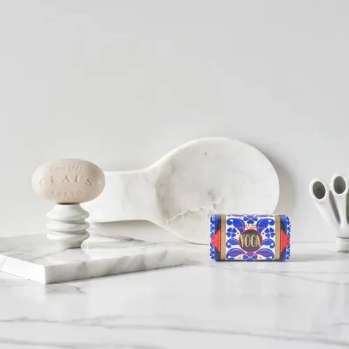 Elegant Portuguese soap with orange blossom and musk, inspired by 1920s femininity.