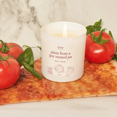 Playful New York pizza candle blending design and nostalgia for modern homes.
