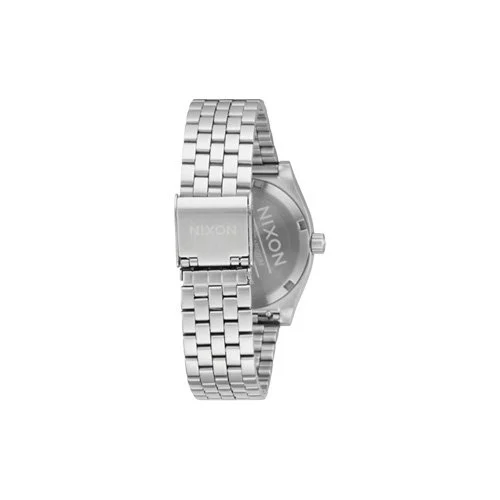 Stainless steel everyday watch with modern proportions