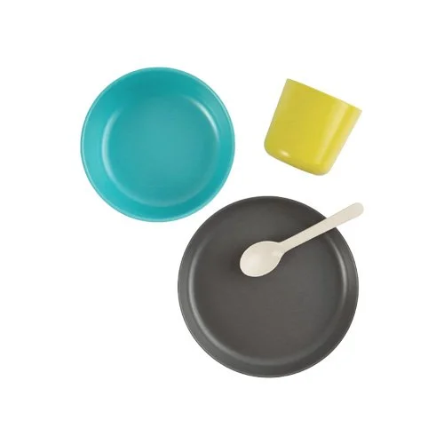 Eco-friendly children’s dinnerware set with modern colors and durable bamboo fiber.
