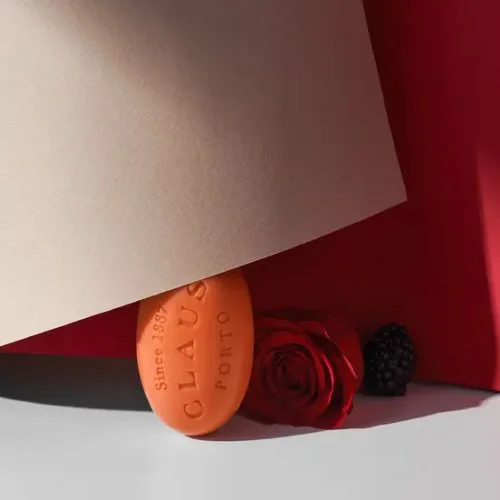 Handcrafted Claus Porto soap enriched with shea oil and notes of patchouli and pepper.