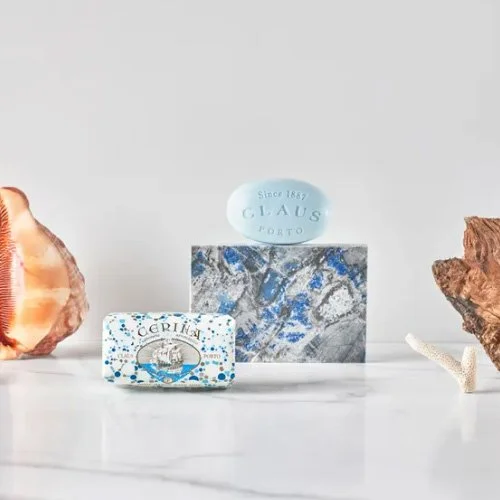 Handcrafted Portuguese soap enriched with shea oil and inspired by coastal freshness.