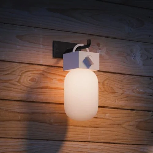Pop_Portable_Light_Hanging.jpg