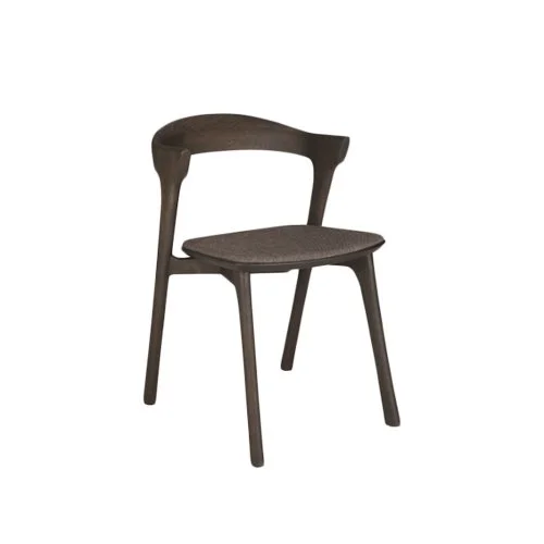 Modern dining space styled with Ethnicraft's Bok Dining Chairs in solid oak.