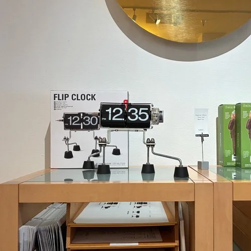 Modern analog flip clock ideal for desks, shelves, and contemporary interiors.