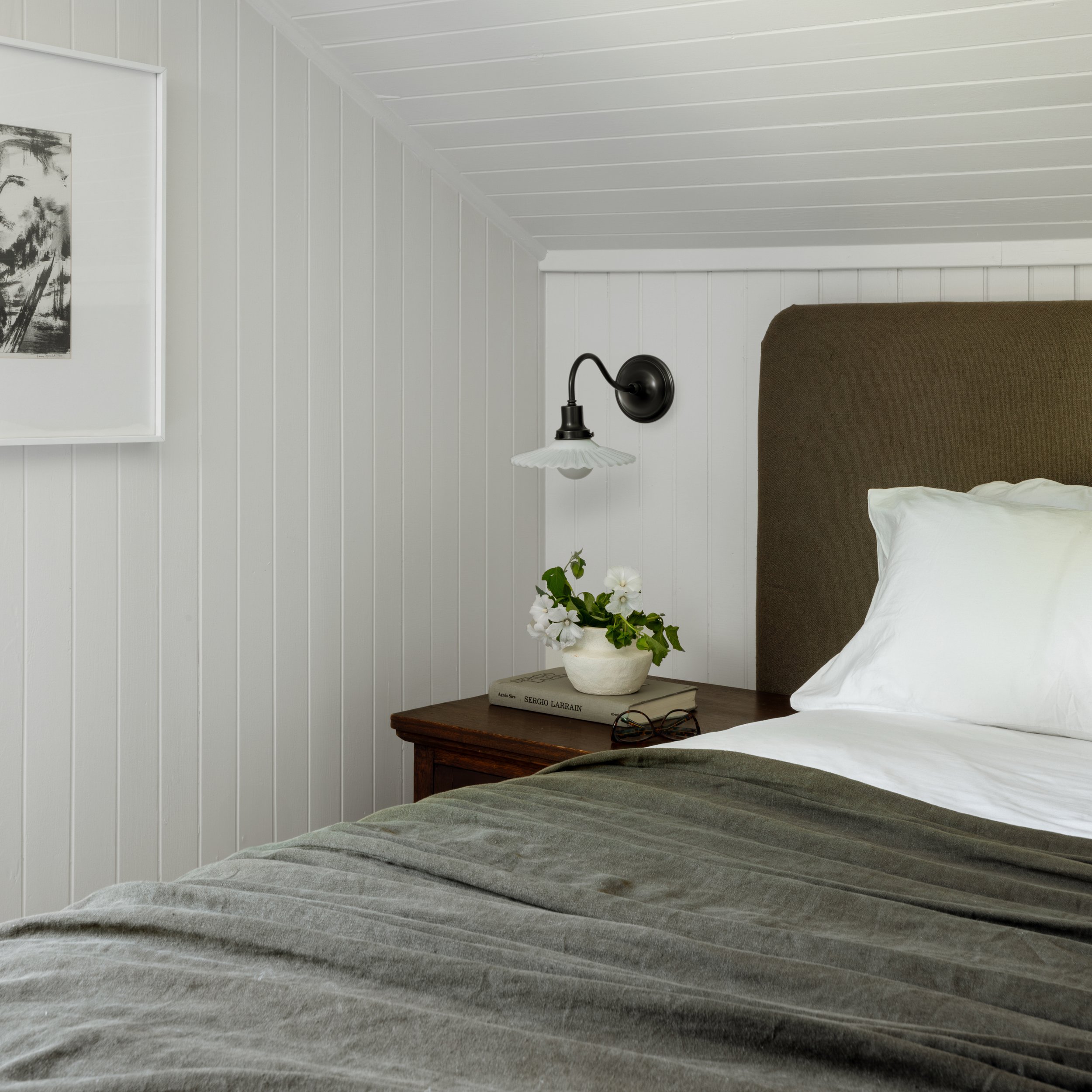 Cedar&Moss-MarjoriePetiteSconceBedroom_KaitlinGreen.jpg