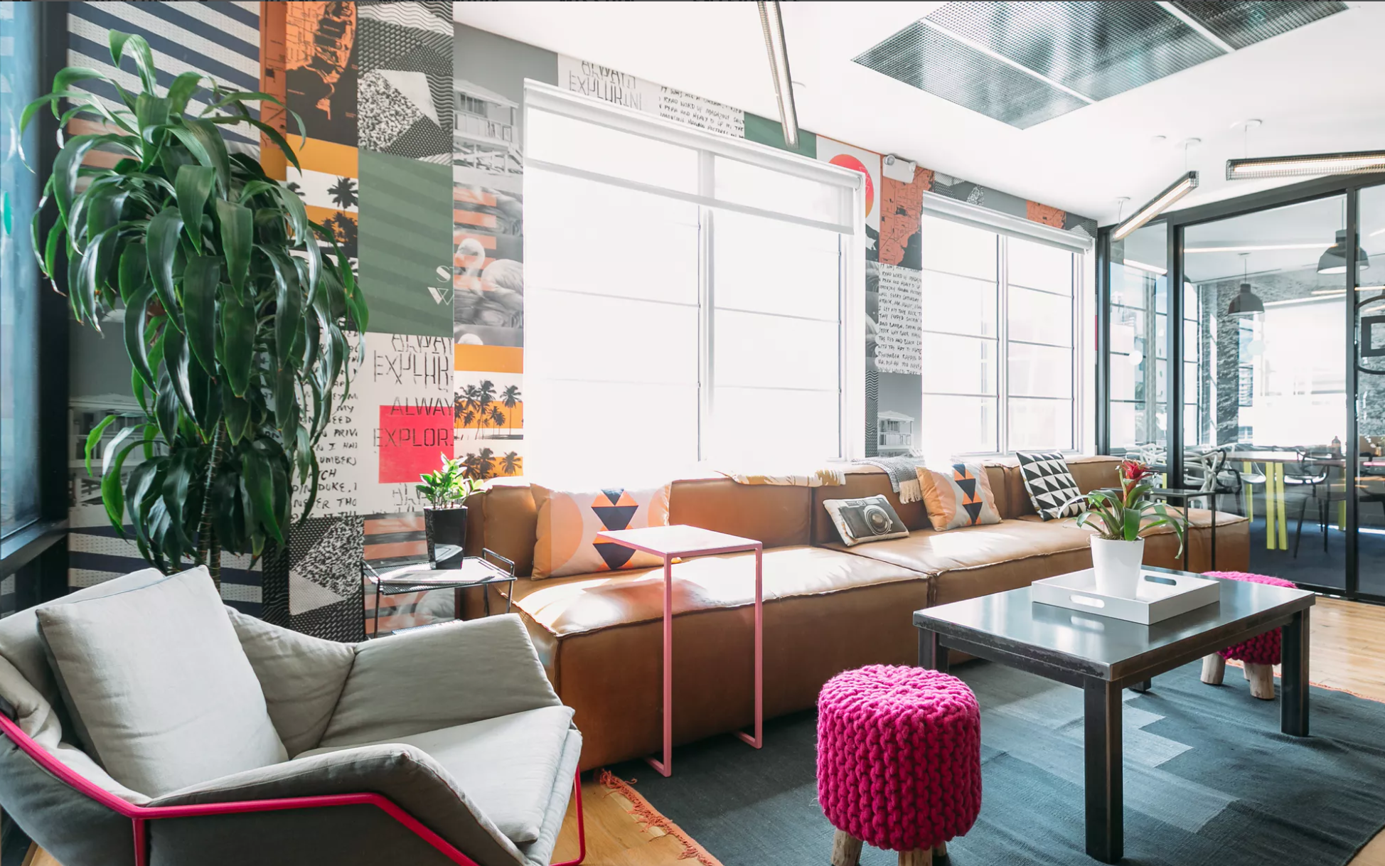 Офис Smile Bright Media Inc. расположен в коворкинг WeWork в Майами-бич. Изображение: WeWork