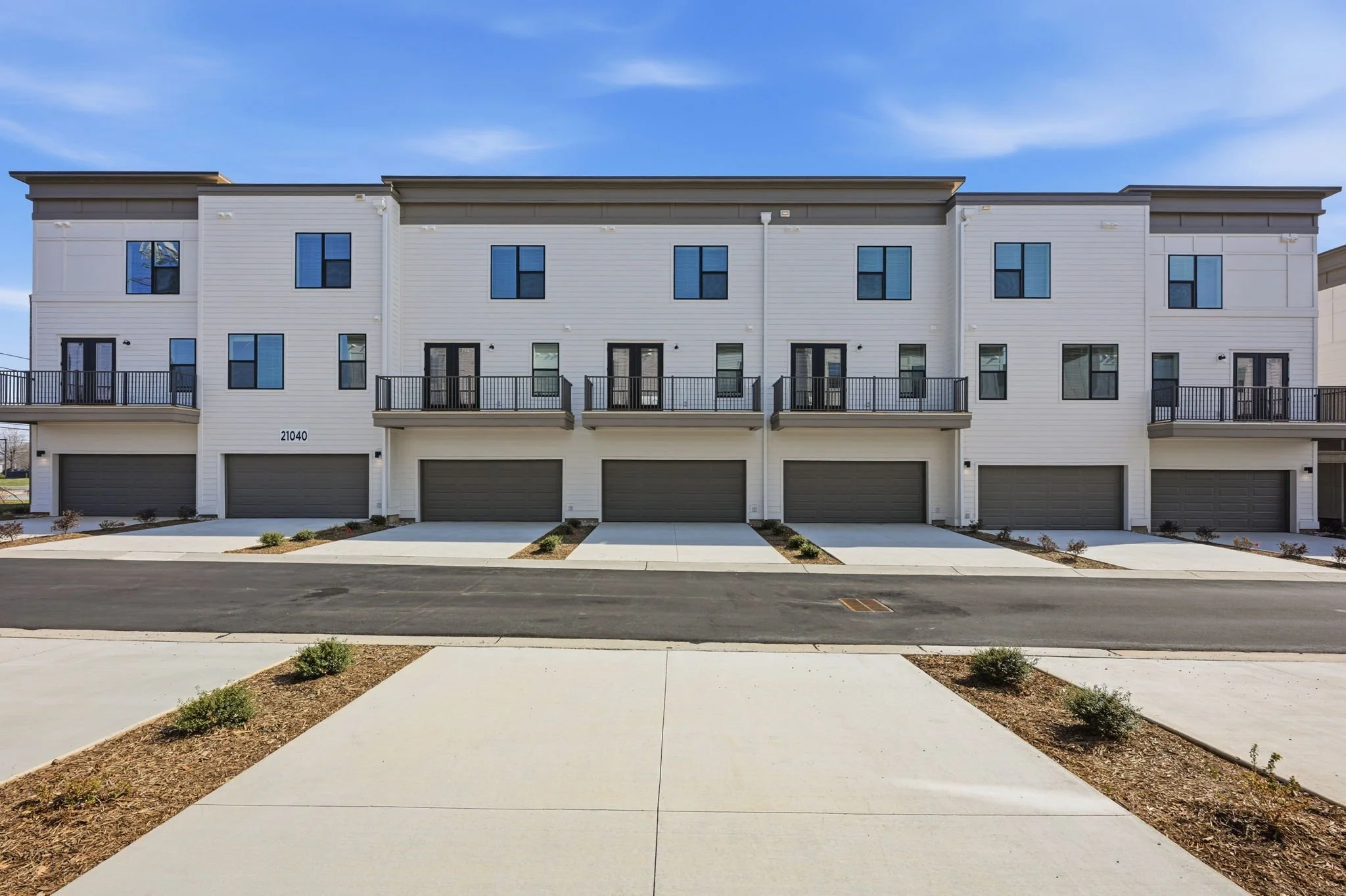 6-web-or-mls-18215-caprio-st-1401.jpg