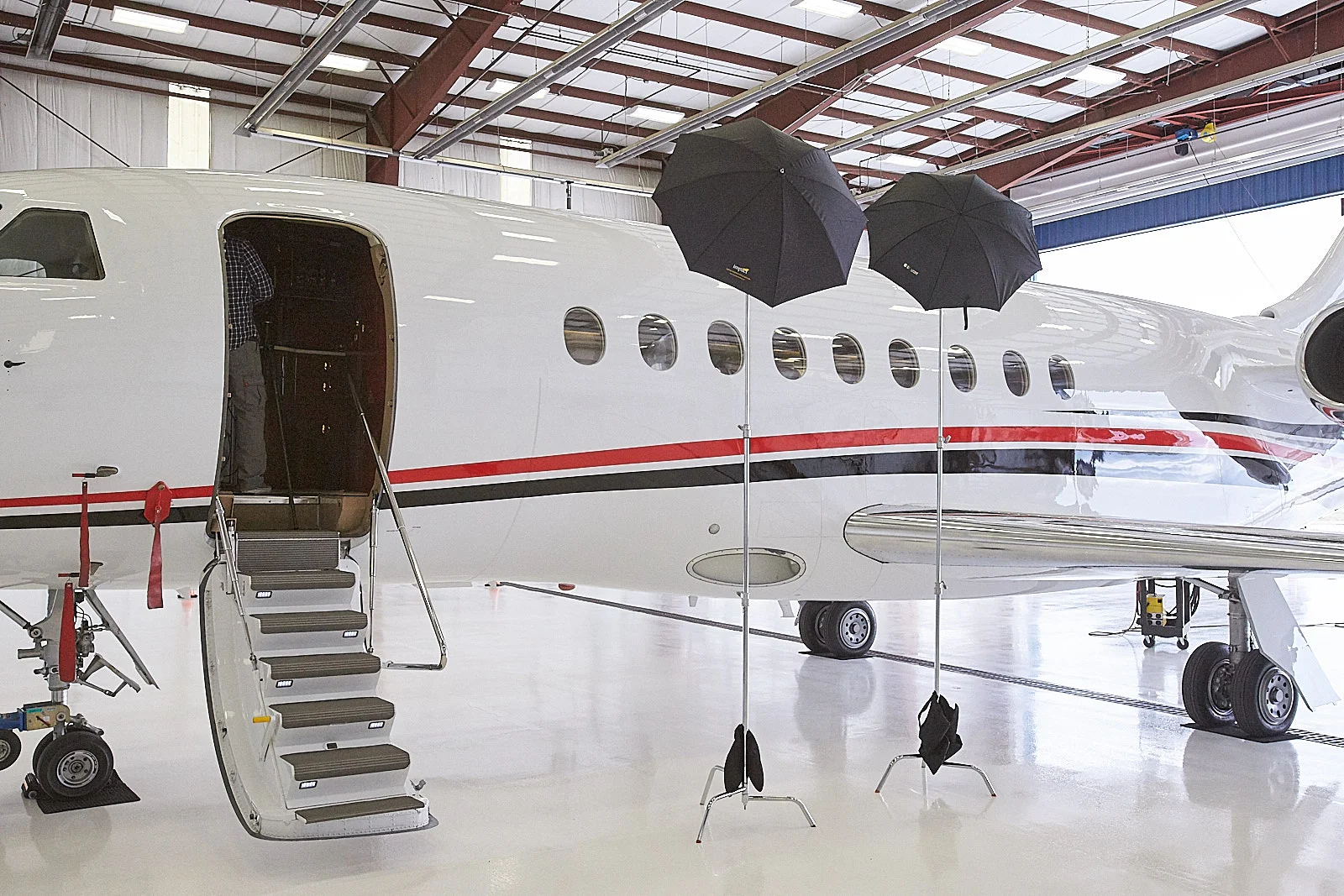Behind the Scenes: Dassault Falcon 2000