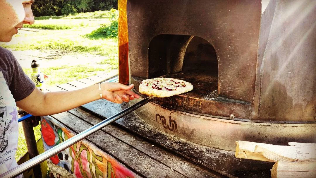 wood fired pizza.jpg