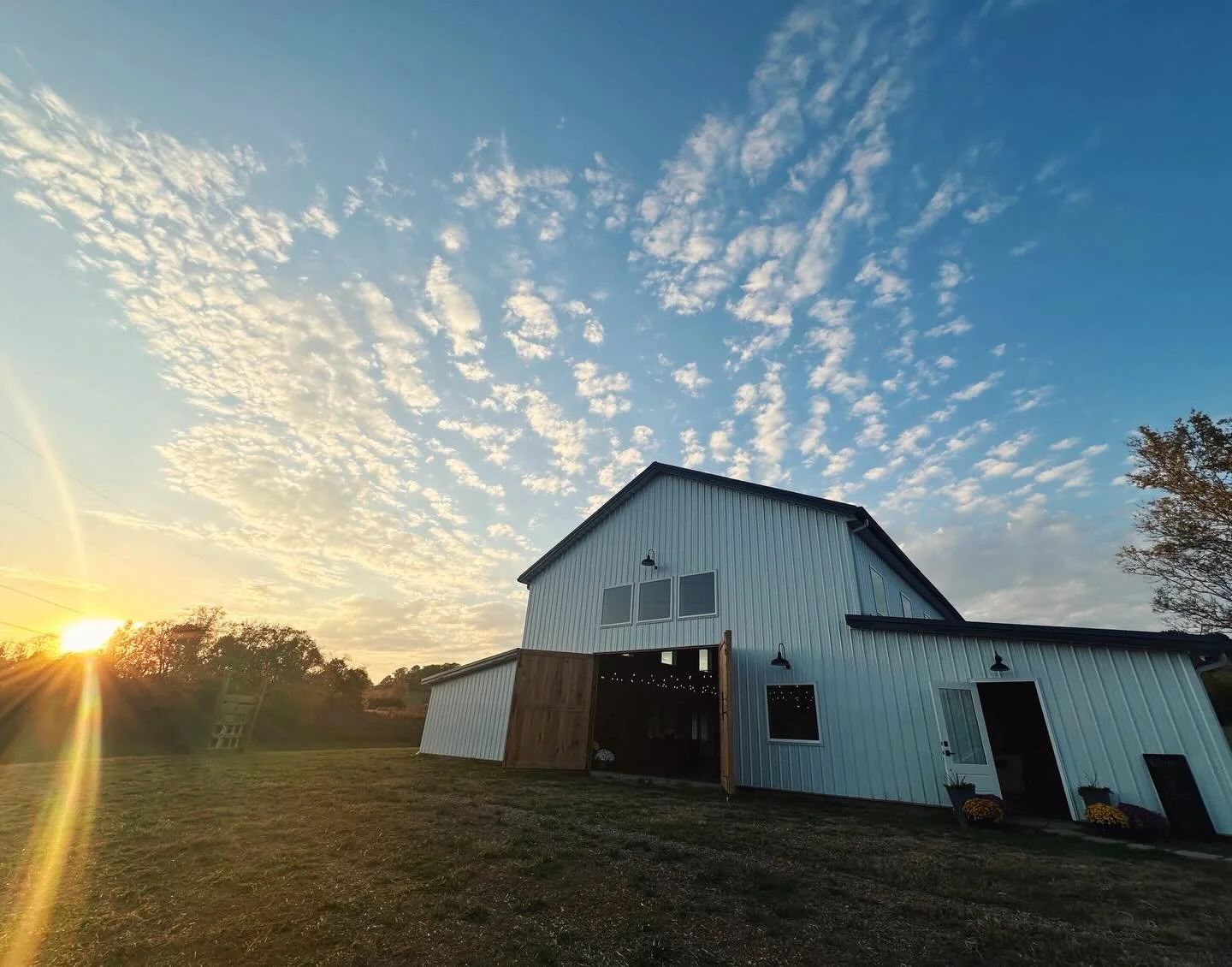GREAT NEWS: we added a bunch of new spring event dates! 🍕🍔🍽️💫

It&rsquo;s time to come slow down and savor some delicious food in the Tennessee countryside with family and friends. This is what the best moments are made of. 🌿&nbsp;

👉🏽 All eve
