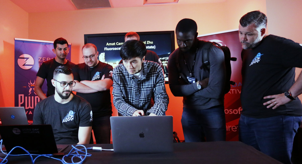 Fluoroacetate team (middle) demonstrates their Firefox exploit.