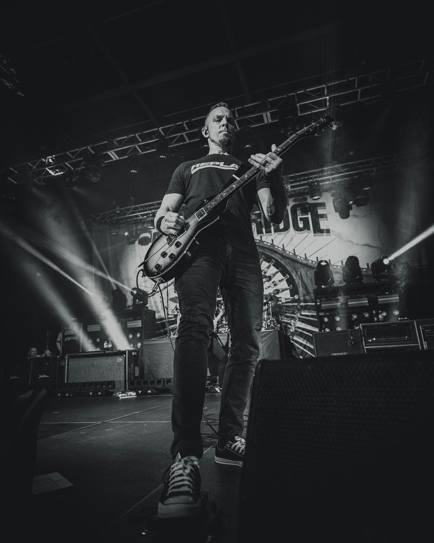 AB in BW. #thepawnsandkingstour 
Don&rsquo;t miss this tour - @officialalterbridge @sevendustofficial @janusmusicmgmt