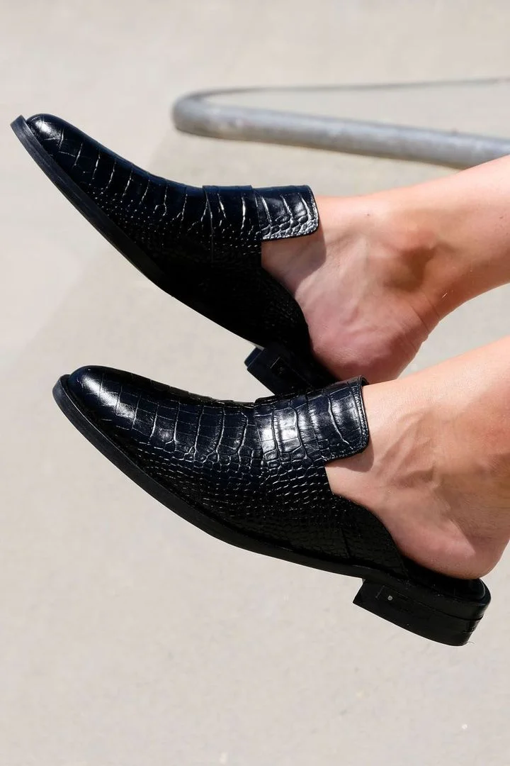 Keen-Black-Croc-Compressed-4-compressor_720x.jpg