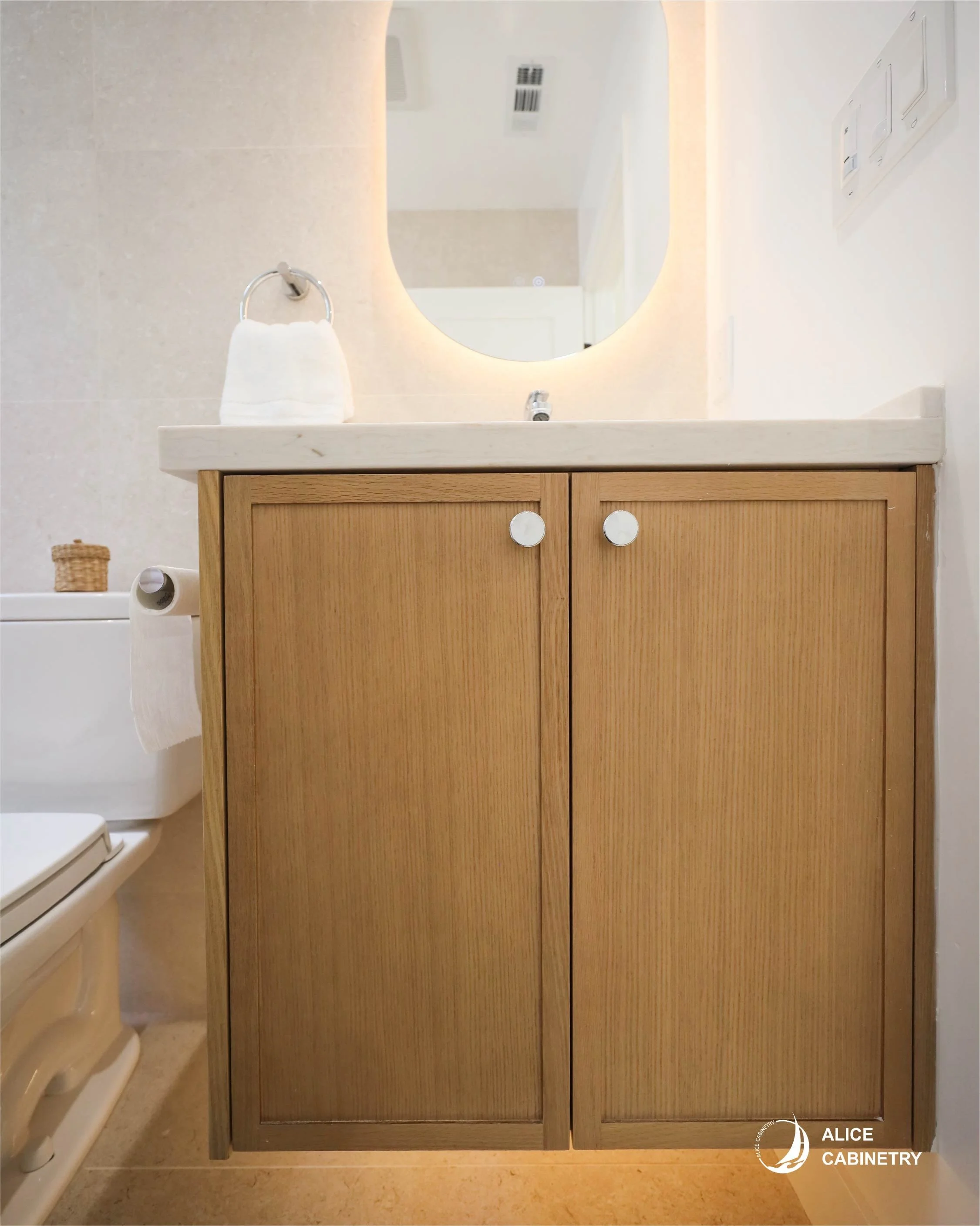 🛁 Two bathrooms, one warm and cohesive look.

For this Santa Clara flip house, Alice Cabinetry designed vanities tailored to two different bathroom layouts.

Both feature Wheat Oak Slim Shaker Full Access Cabinets, pairing natural wood grain and cle
