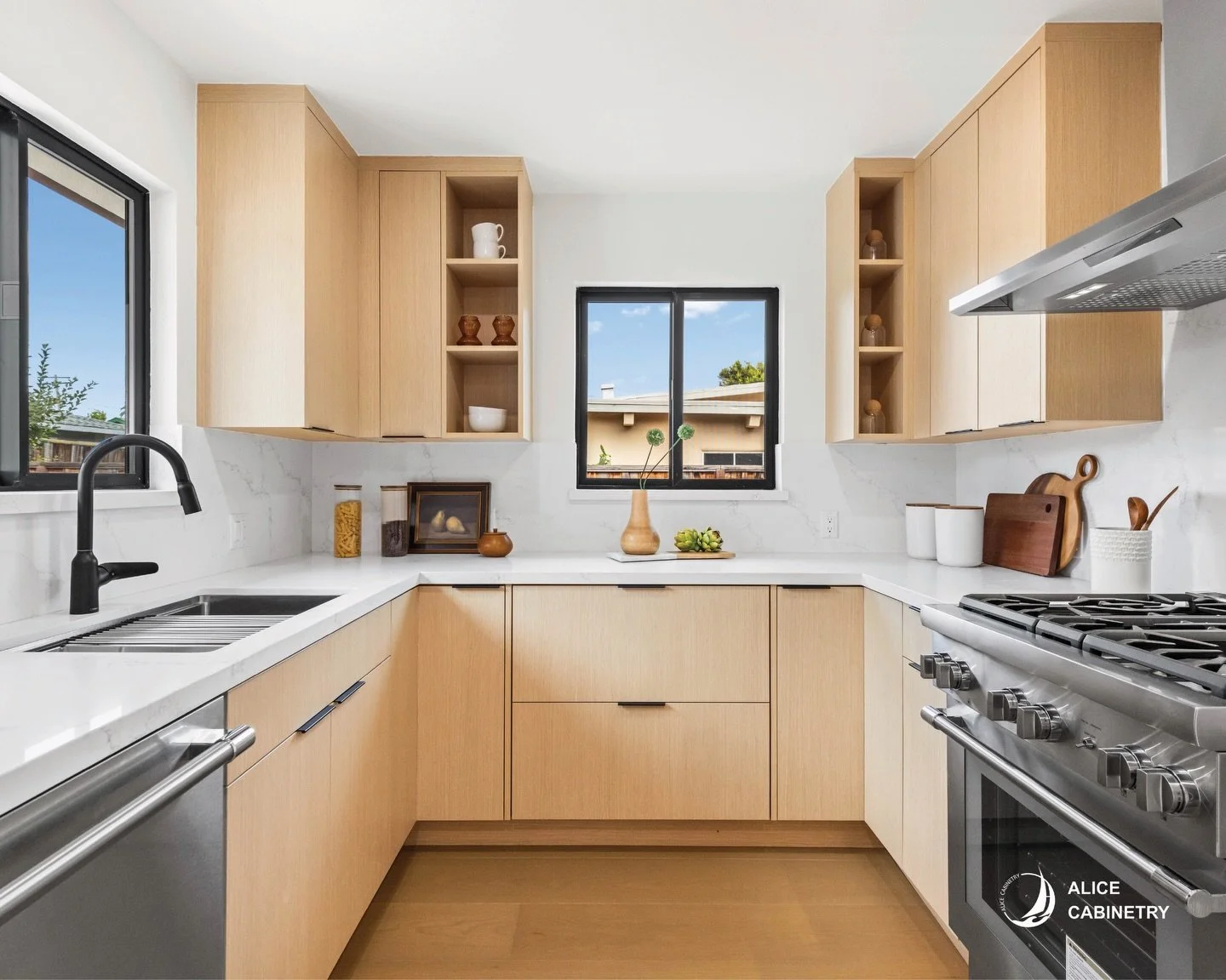 📍Project Spotlight |  Modern Living in Palo Alto

A successful flip house is about more than a beautiful renovation.

For builders and house flippers, choosing Alice Cabinetry is more than selecting cabinets&mdash;it&rsquo;s about creating a home th