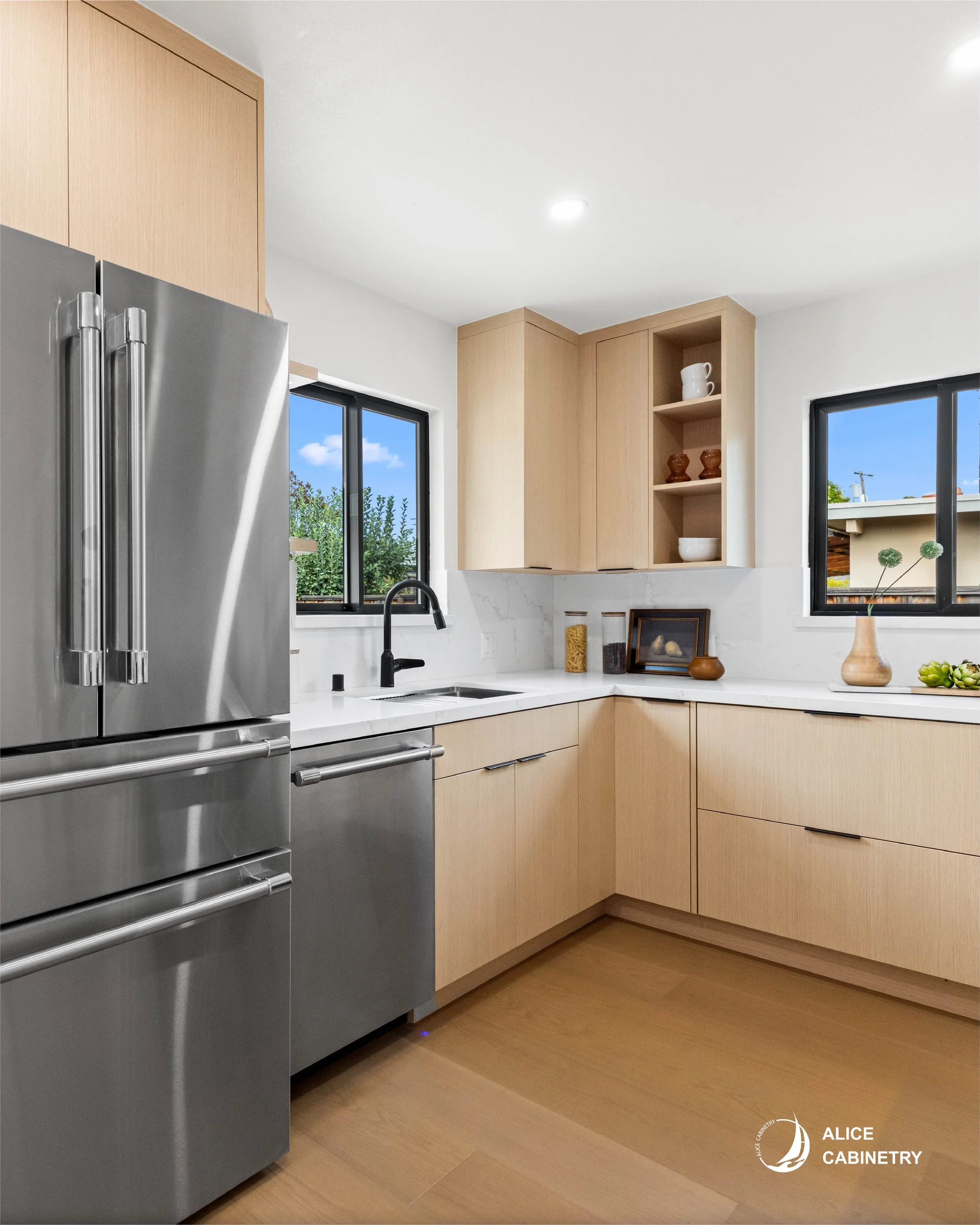 One Home, Different Spaces, Thoughtfully Designed. 🤍

A closer look at this Palo Alto flip house, where each space takes on its own cabinetry style while maintaining a cohesive, modern feel throughout the home.

The main kitchen features Evolve Flat