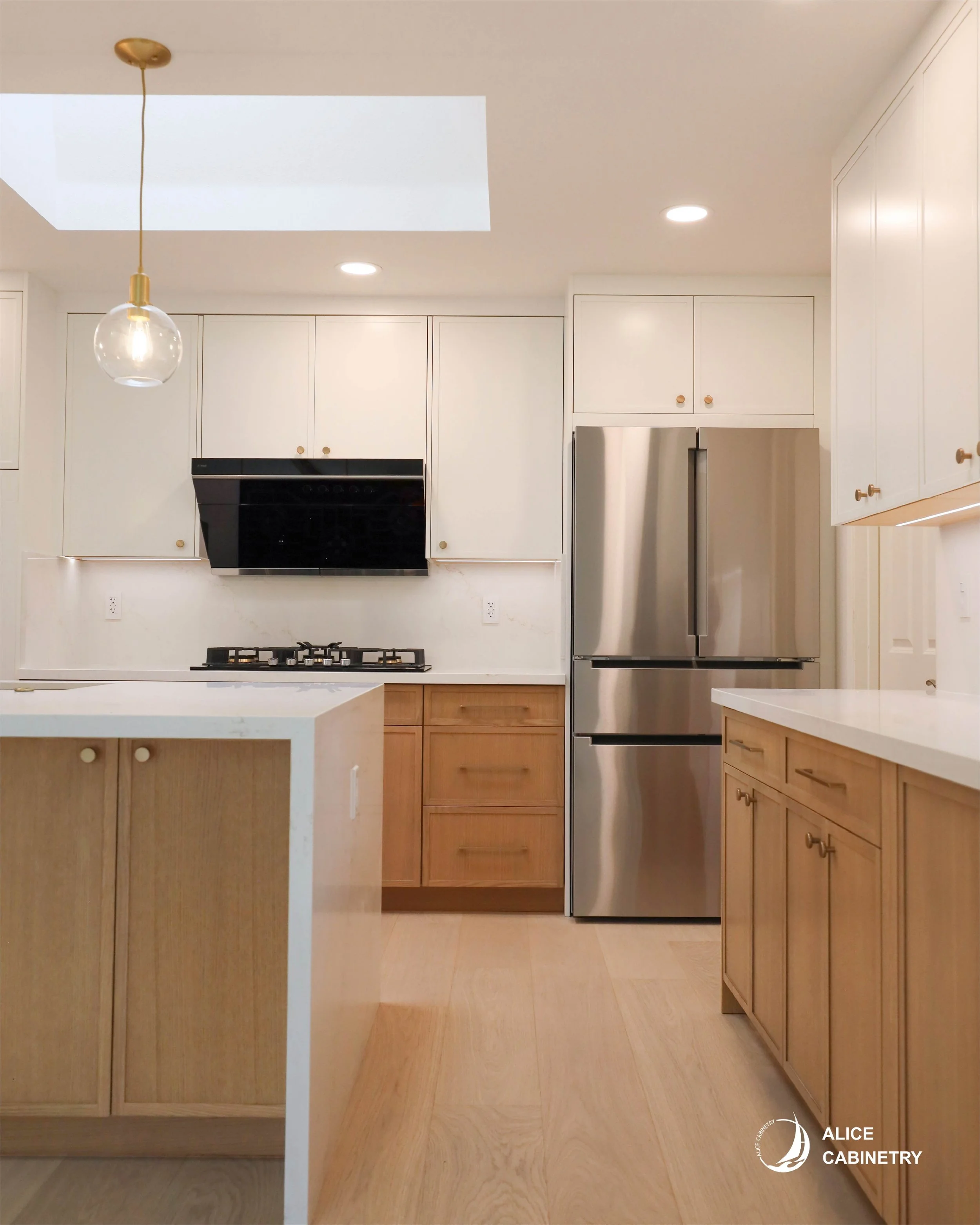 Wheat Oak ＋ Pearl White 🤍

This kitchen in Saratoga pairs two Slim Shaker finishes&mdash;Wheat Oak &times; Pearl White&mdash;for a bright, warm, and layered look.

✨ Floating Shelves
Wood floating shelves echo the Wheat Oak cabinetry while adding an
