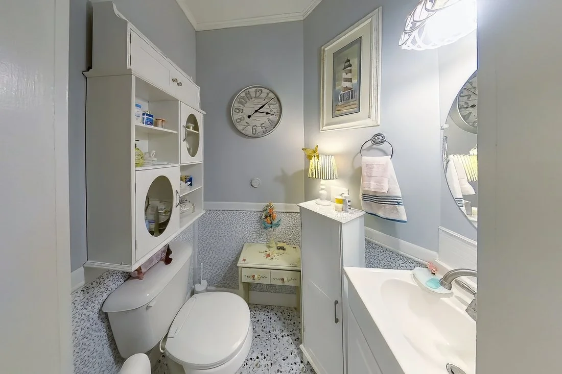 537 Washburn Ave_Eden_241108-17.jpg