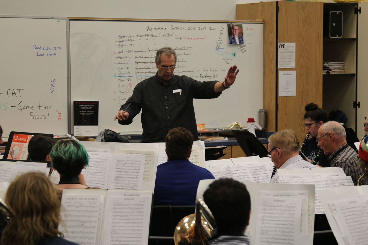 Rob Izzett leading rehearsal