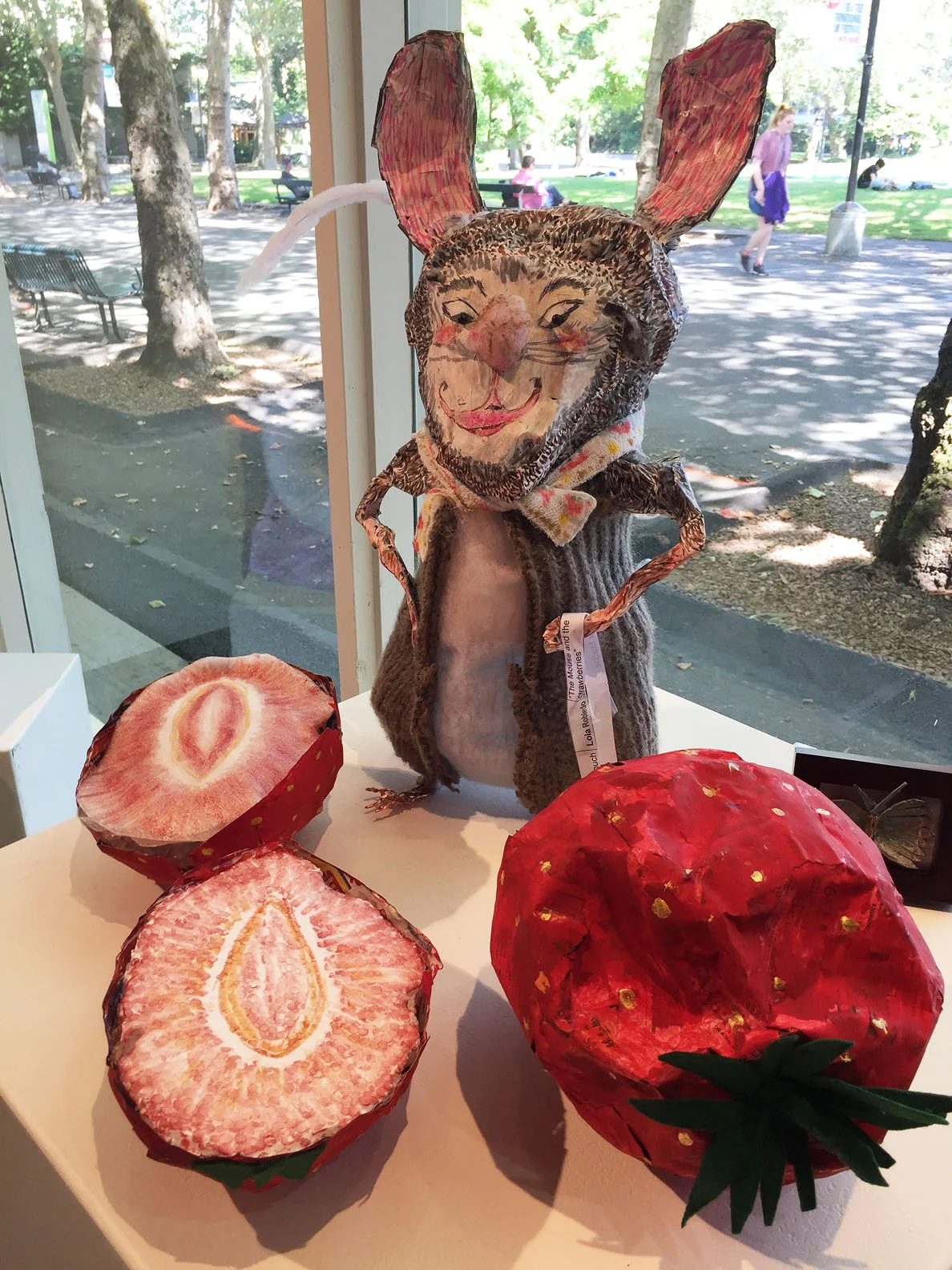 The Mouse and the Strawberries Lola Robledo