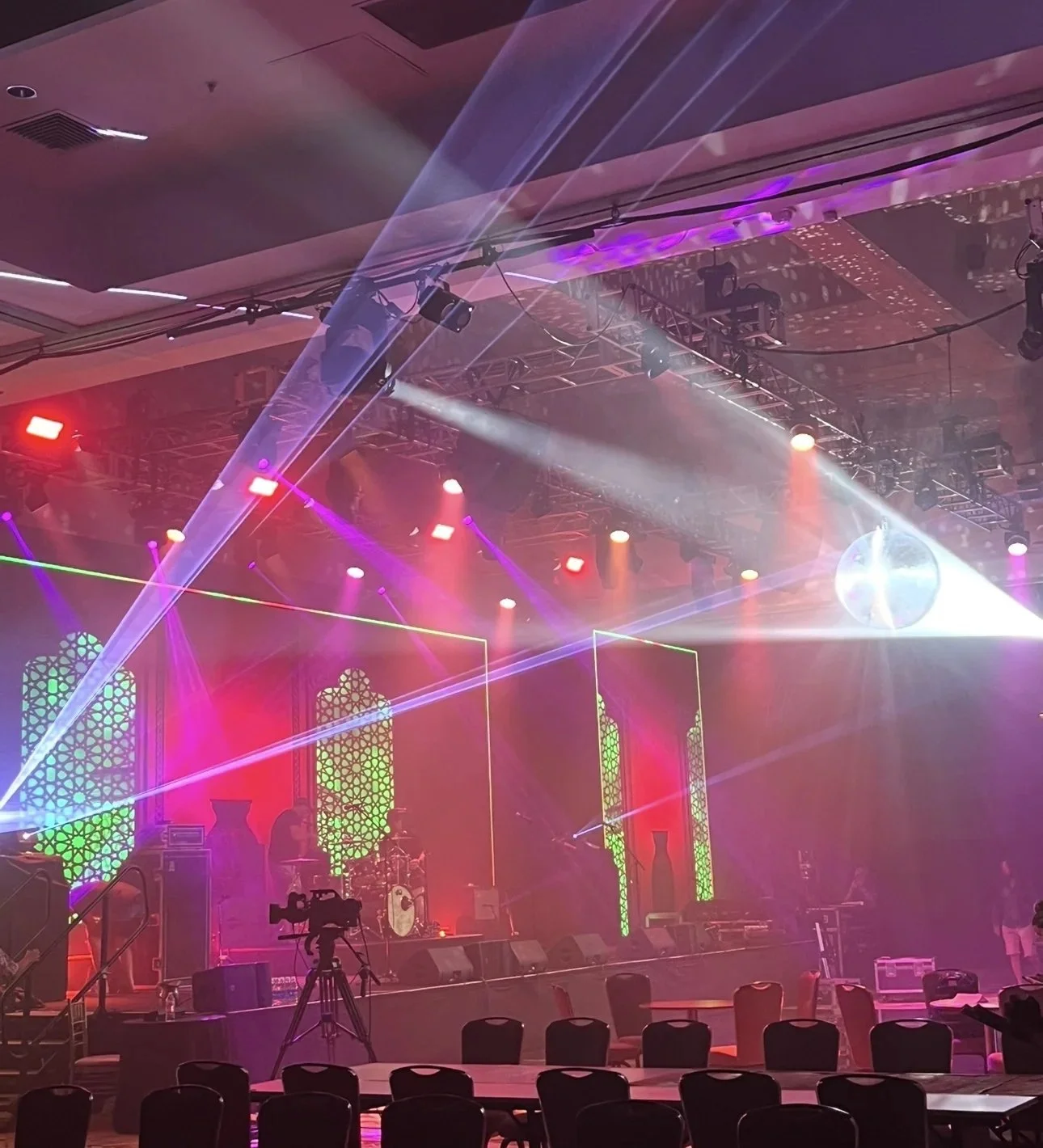 01-hero-concert-beams.jpg