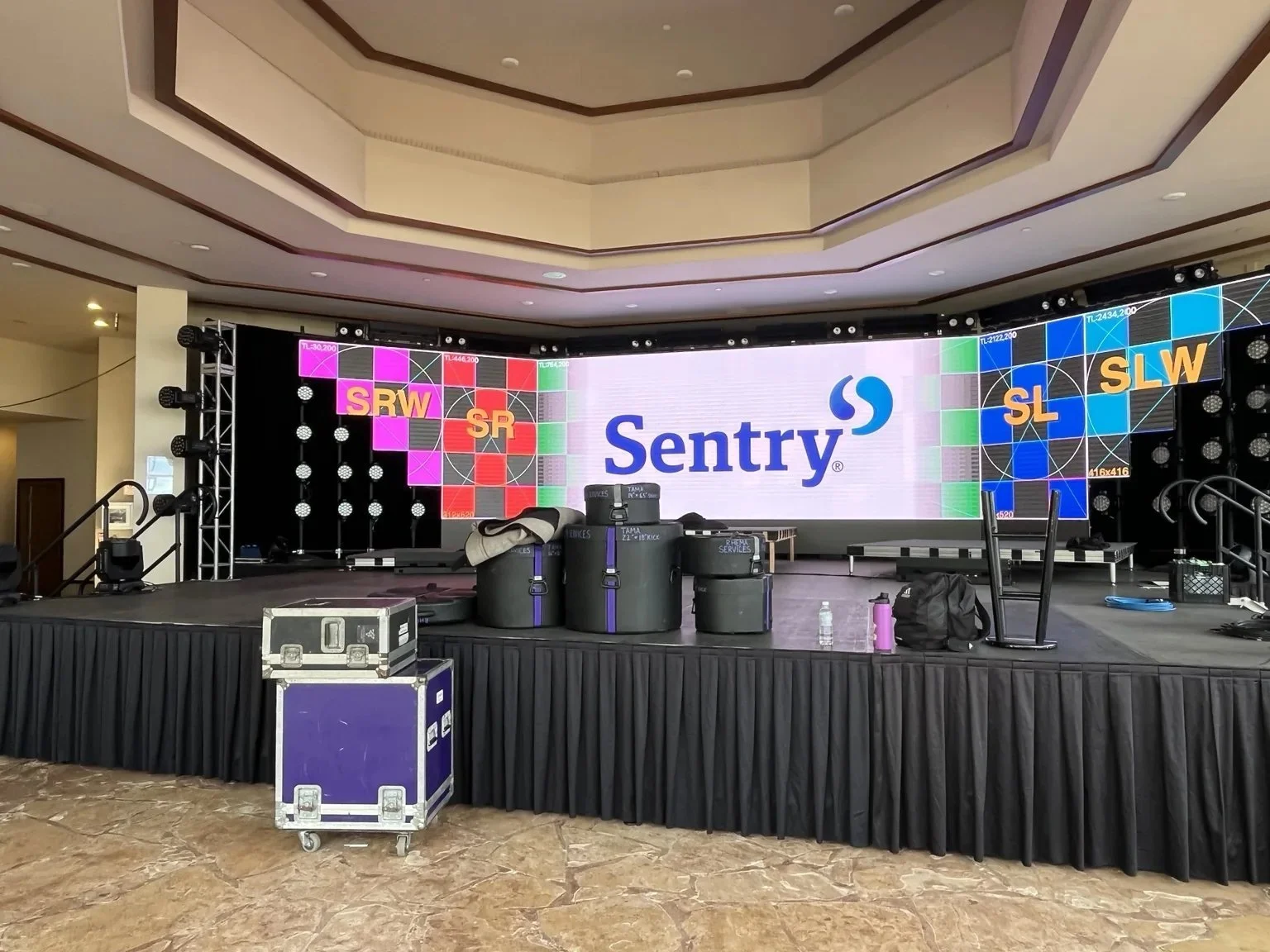 02-sentry-curved-led-wall.jpg