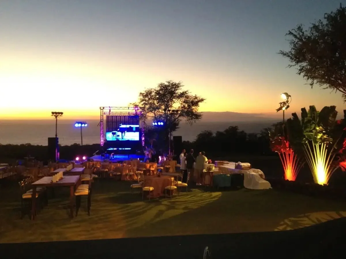 24-oceanfront-dinner-palms.jpg