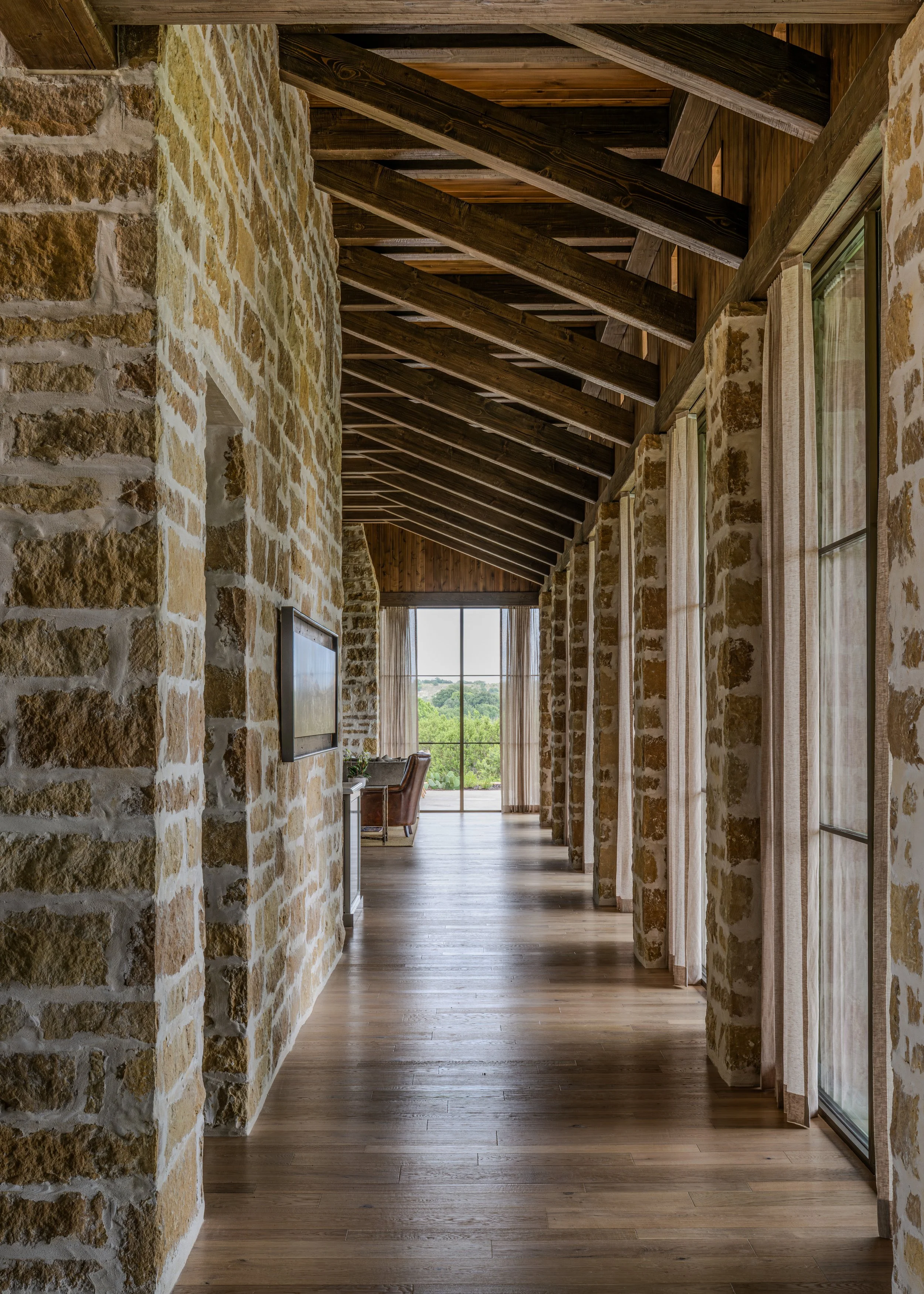 Rancho del Mesa Redonda_Jeff Garnett Architect_J Kellam Builder_ Photography by Costa Christ 07.jpg
