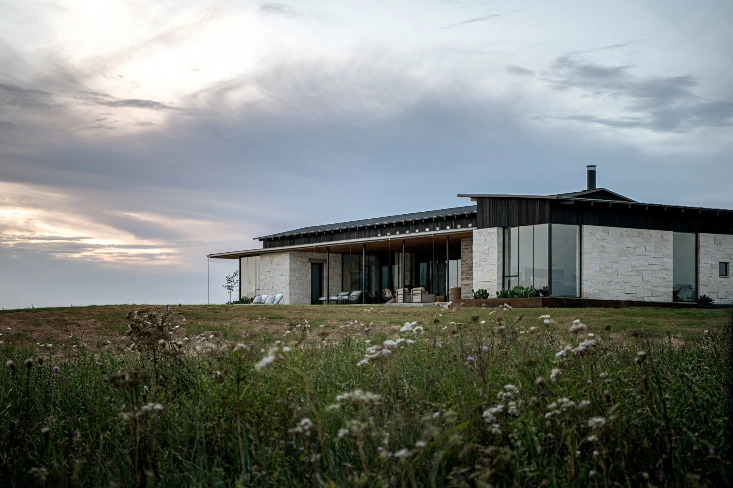 Jeff Garnett Architect_Elk Edge Retreat_Photography by Costa Christ 01.jpg
