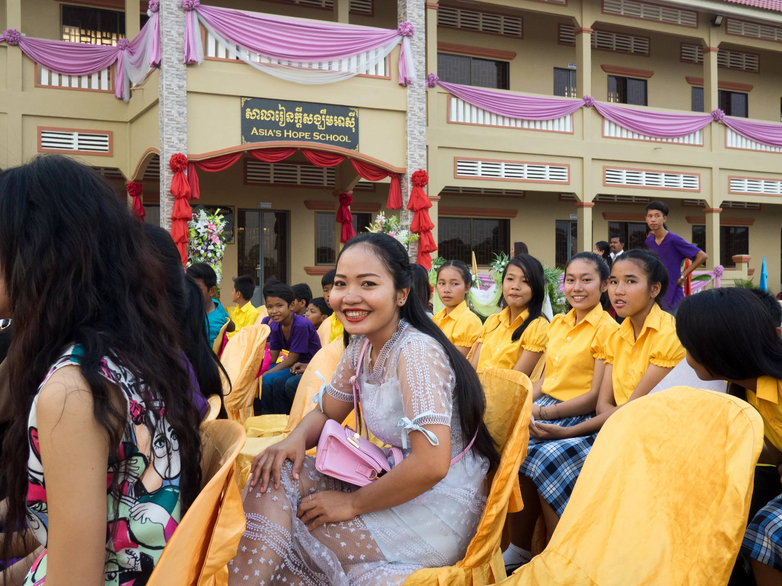  Asia's Hope students, government dignitaries and international guests join to dedicate the new school. 